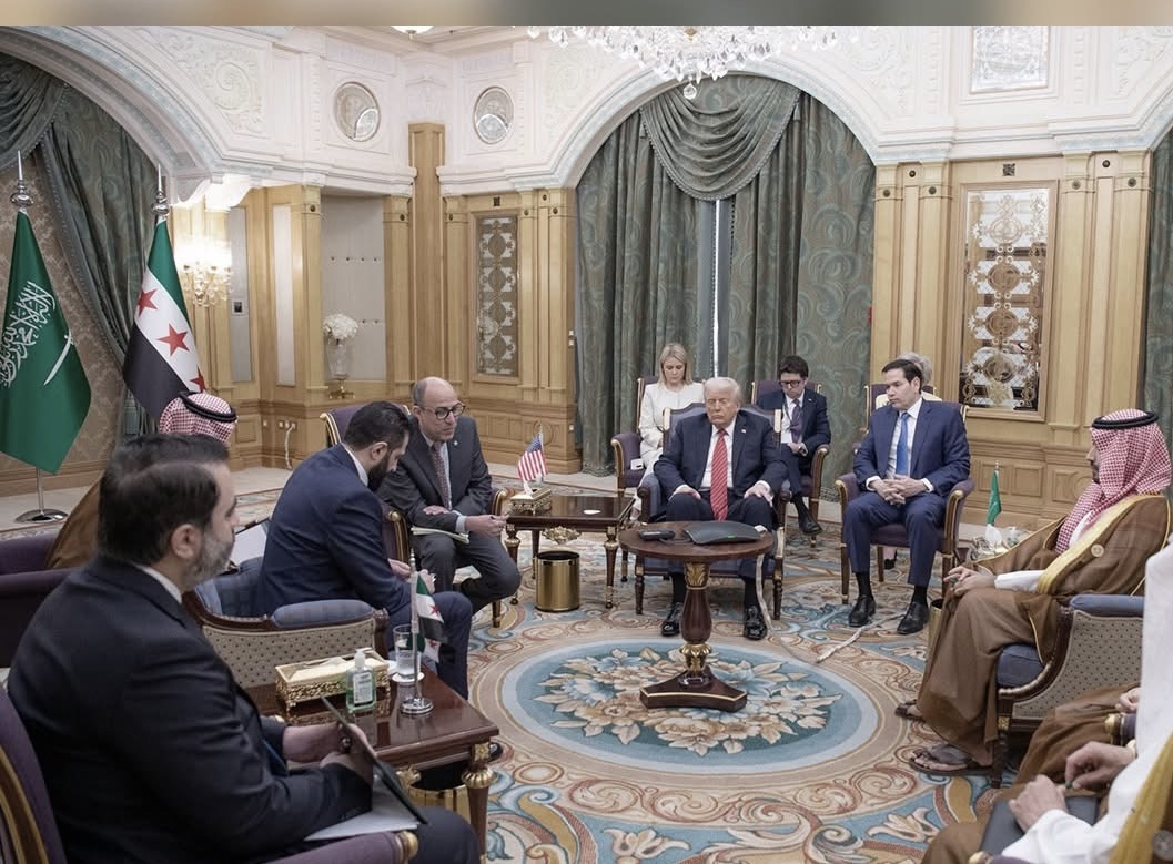 ترامب يلتقي الشرع ويشير إلى استعداده لعقد صفقة مع إيران